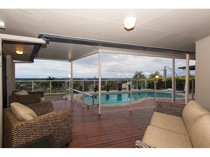24 Trafalgar Street, Highland Park QLD 4211