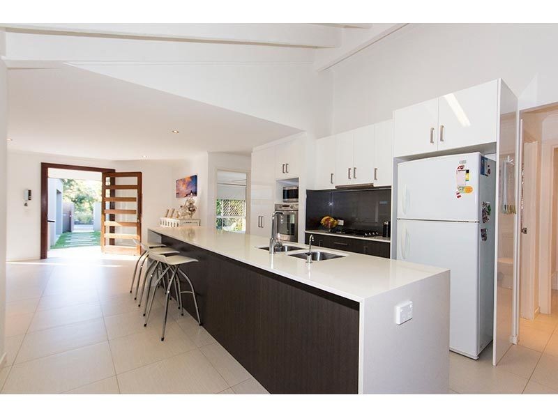 42 Slatyer Avenue, Bundall QLD 4217