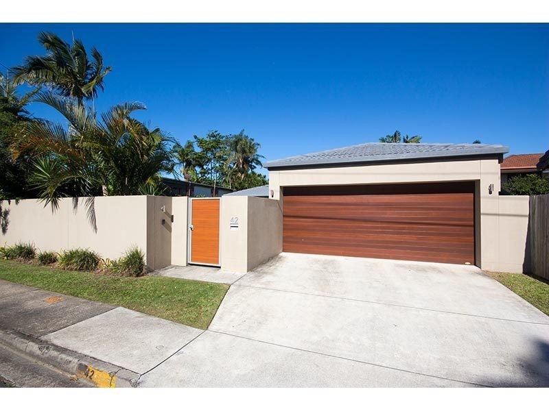 42 Slatyer Avenue, Bundall QLD 4217