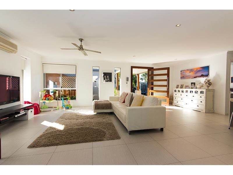 42 Slatyer Avenue, Bundall QLD 4217