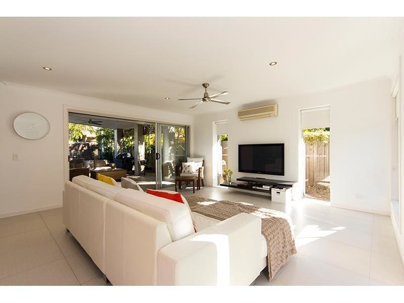 42 Slatyer Avenue, Bundall QLD 4217