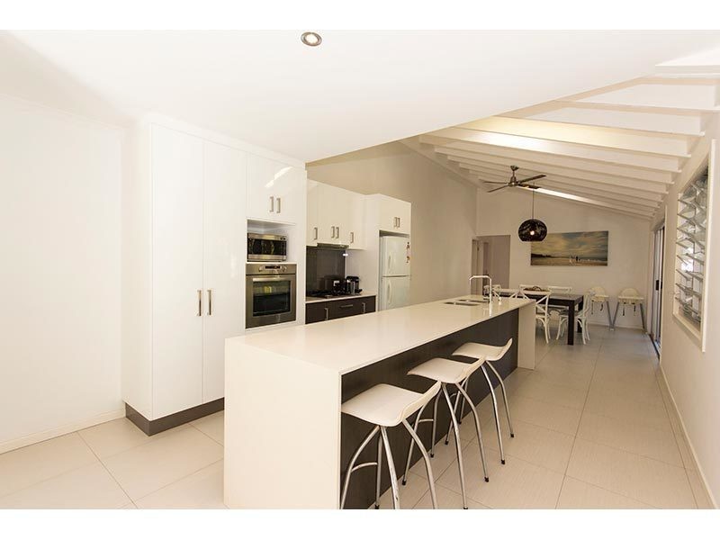 42 Slatyer Avenue, Bundall QLD 4217