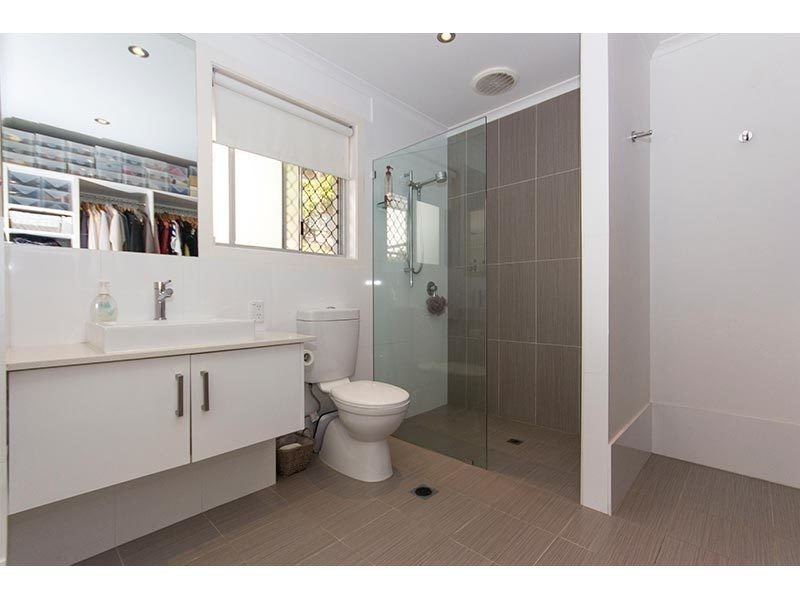 42 Slatyer Avenue, Bundall QLD 4217