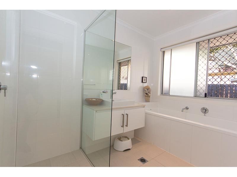 42 Slatyer Avenue, Bundall QLD 4217