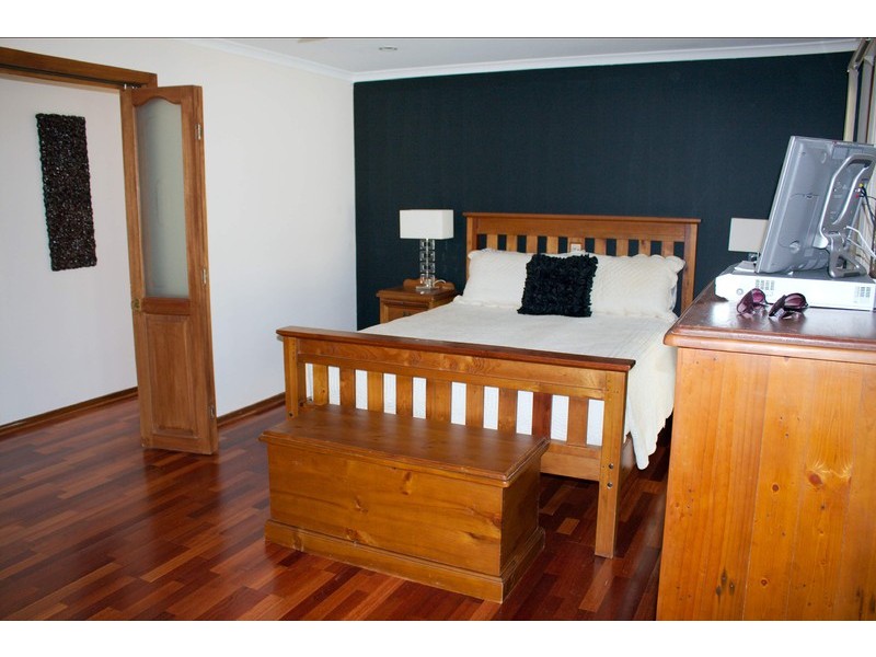 4 Nerang River Drive, Nerang QLD 4211