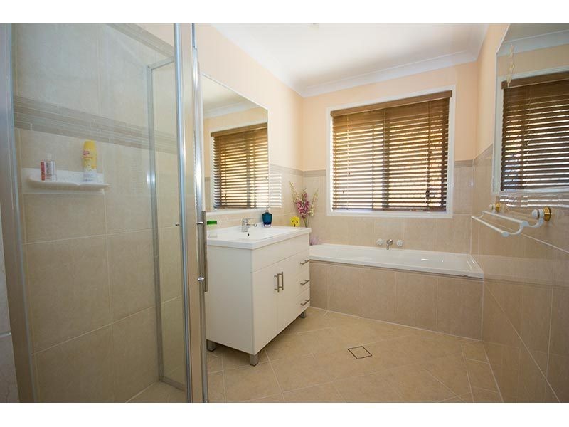 23 Glengarry Close, Highland Park QLD 4211