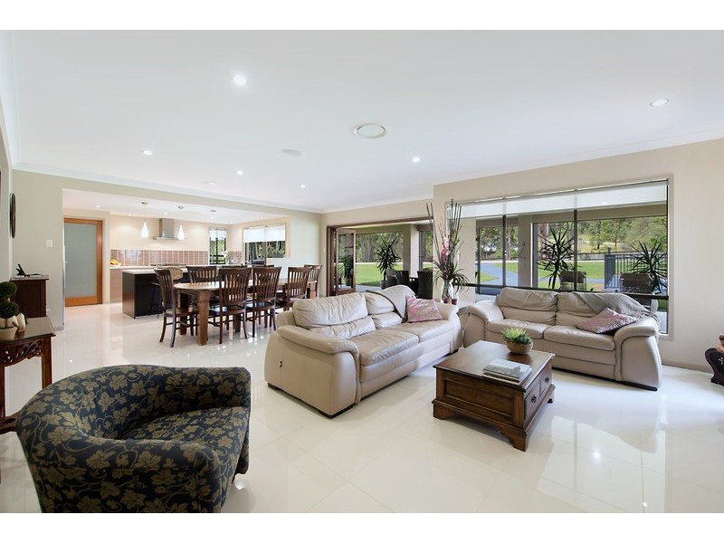 41 Lagoon Park Drive, Maudsland QLD 4210