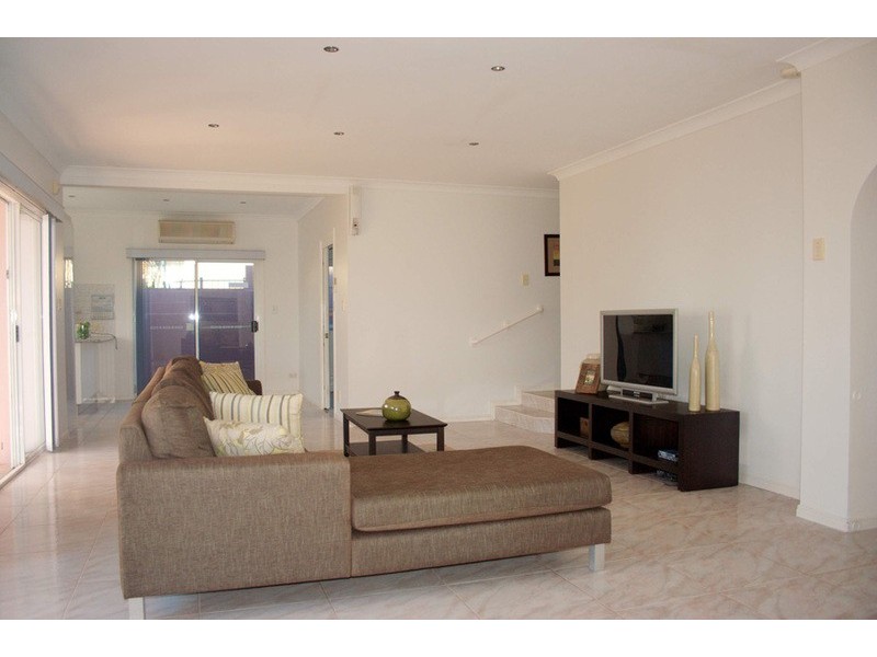 32 Woolmere Street, Carrara QLD 4211