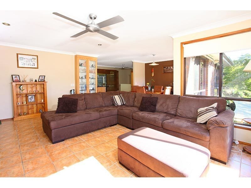 8 Lexington Drive, Worongary QLD 4213