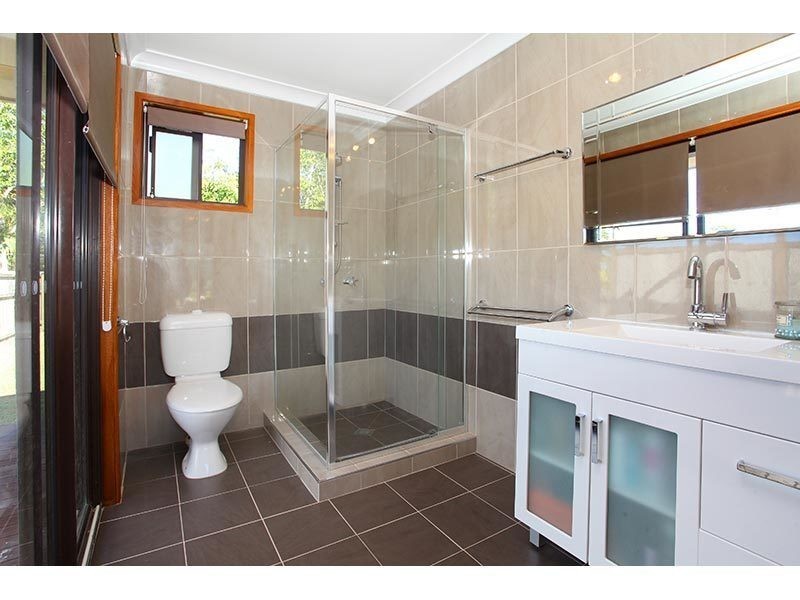 8 Lexington Drive, Worongary QLD 4213