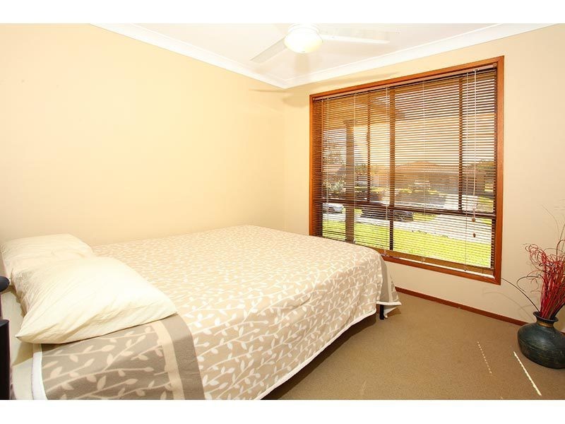 8 Lexington Drive, Worongary QLD 4213