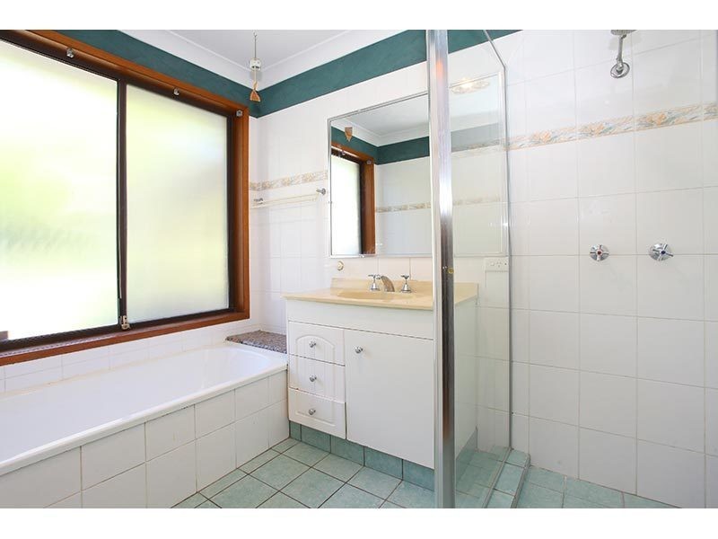 8 Lexington Drive, Worongary QLD 4213