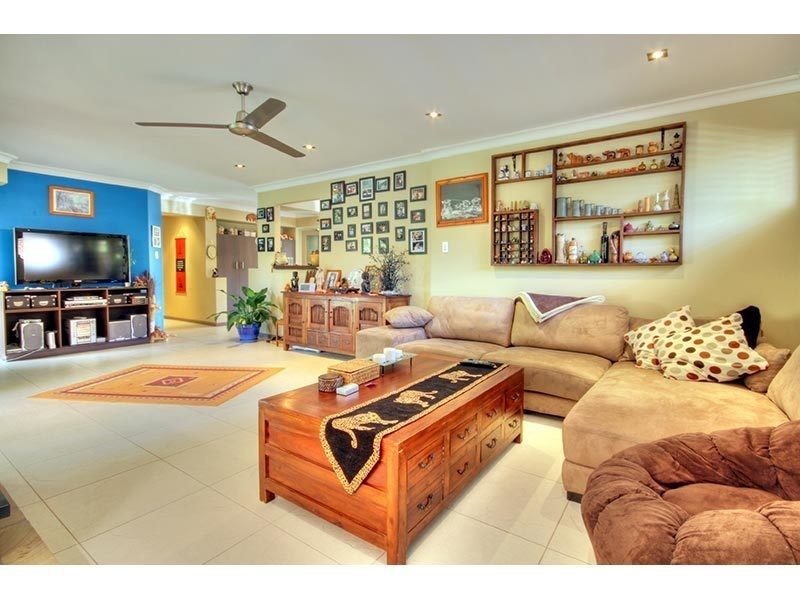 11 Bartlett Avenue, Nerang QLD 4211