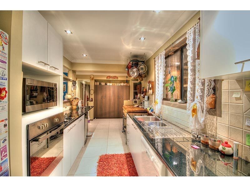 11 Bartlett Avenue, Nerang QLD 4211