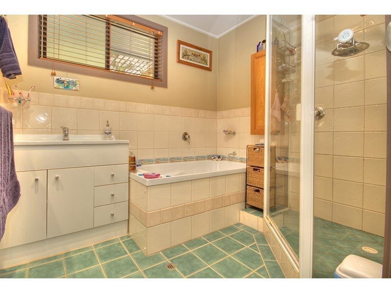 11 Bartlett Avenue, Nerang QLD 4211