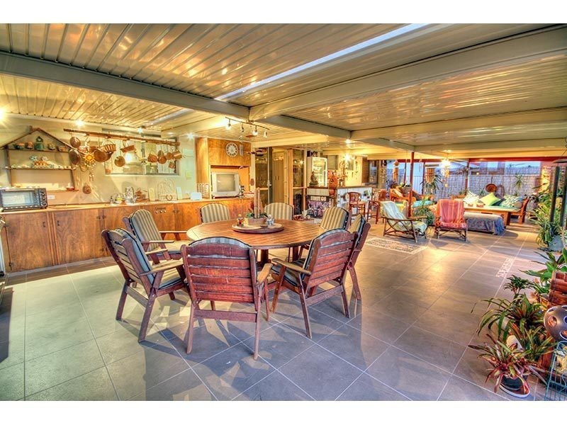 11 Bartlett Avenue, Nerang QLD 4211