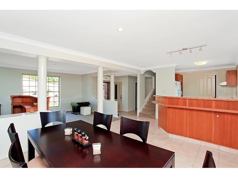 4 Bellavista Close, Highland Park QLD 4211
