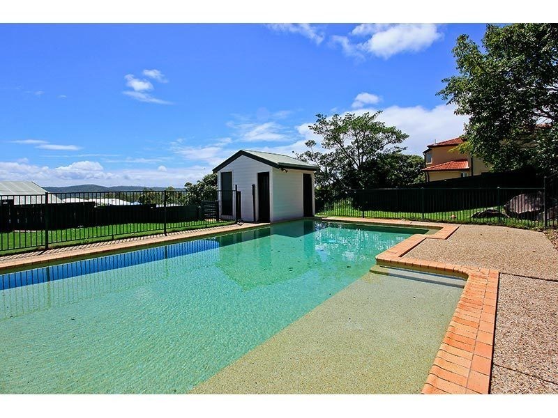 4 Bellavista Close, Highland Park QLD 4211