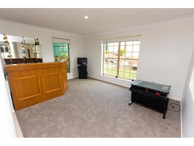 4 Bellavista Close, Highland Park QLD 4211