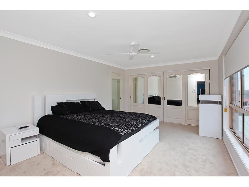 4 Bellavista Close, Highland Park QLD 4211