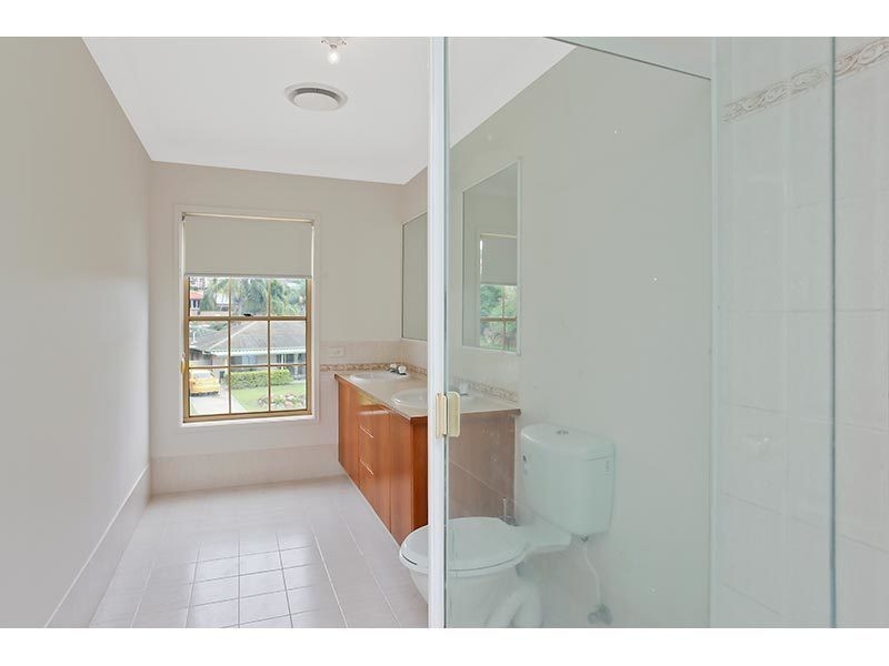 4 Bellavista Close, Highland Park QLD 4211