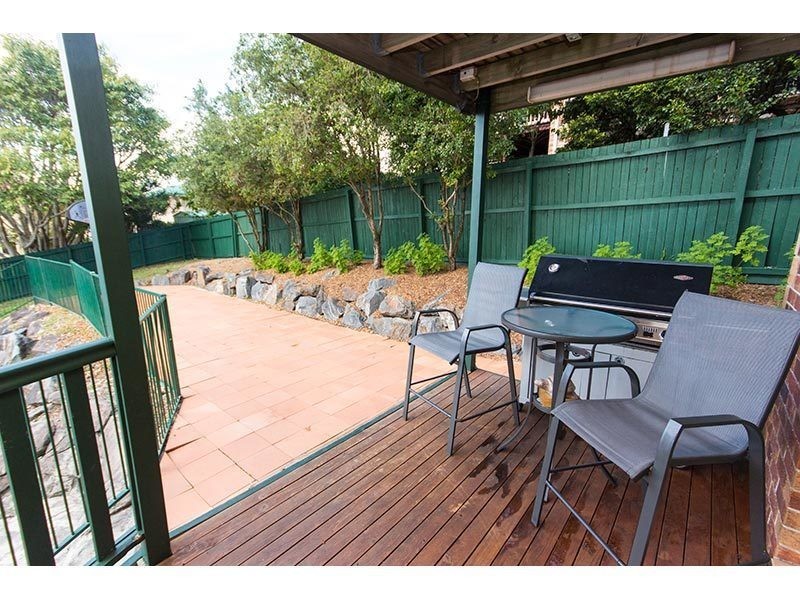 4 Bellavista Close, Highland Park QLD 4211