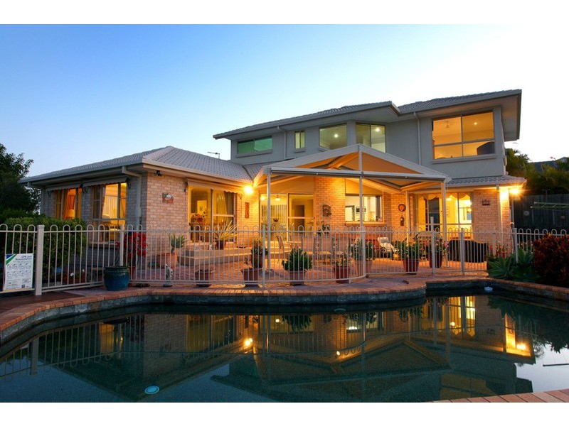 4 Nairn Court, Highland Park QLD 4211
