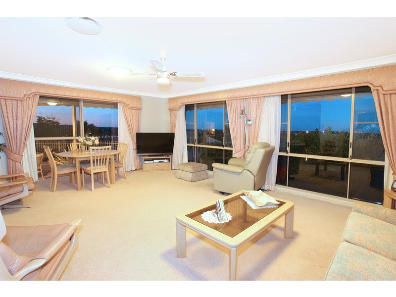 4 Nairn Court, Highland Park QLD 4211