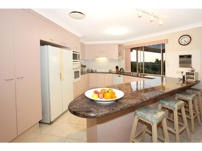 4 Nairn Court, Highland Park QLD 4211