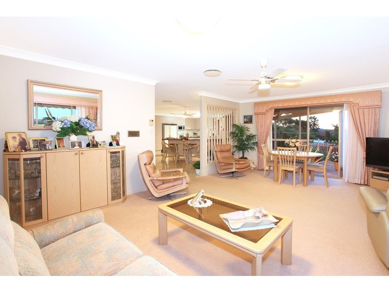 4 Nairn Court, Highland Park QLD 4211