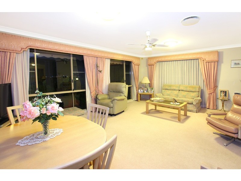 4 Nairn Court, Highland Park QLD 4211