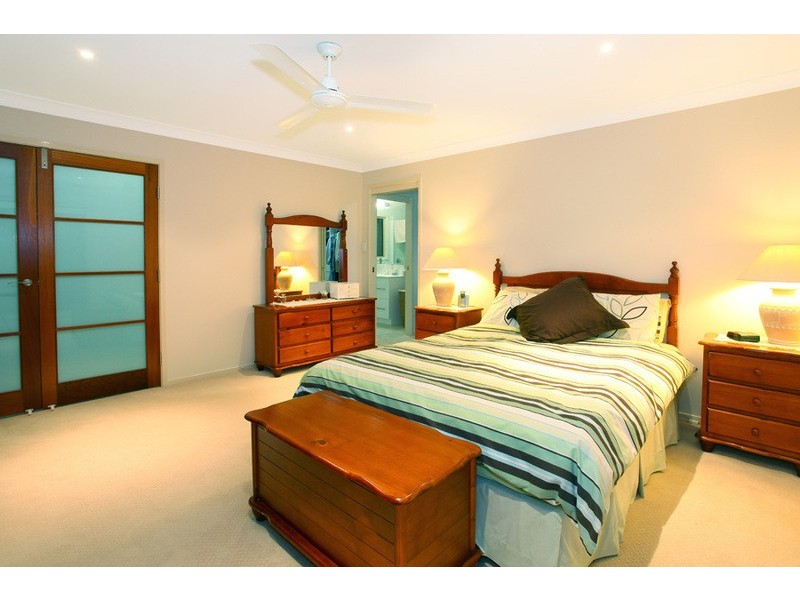 4 Nairn Court, Highland Park QLD 4211