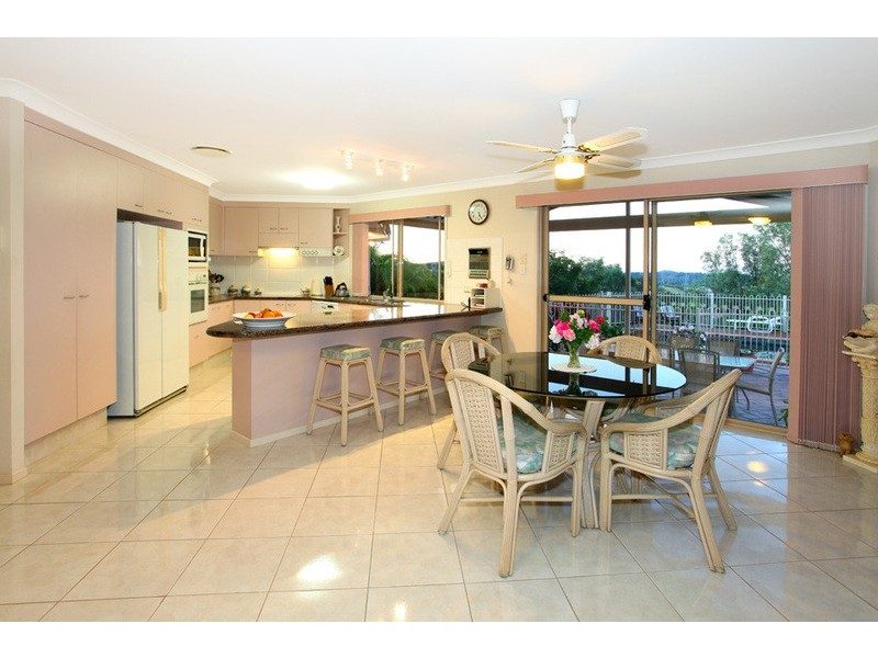 4 Nairn Court, Highland Park QLD 4211