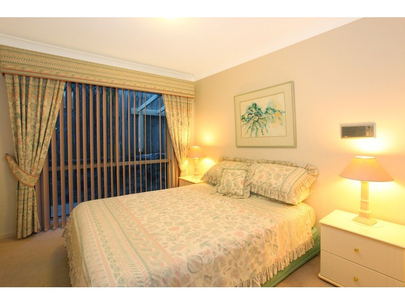 4 Nairn Court, Highland Park QLD 4211