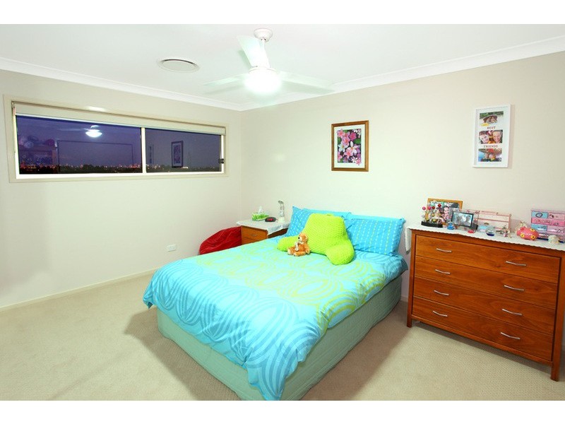 4 Nairn Court, Highland Park QLD 4211