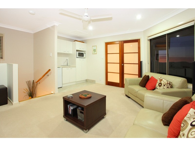 4 Nairn Court, Highland Park QLD 4211