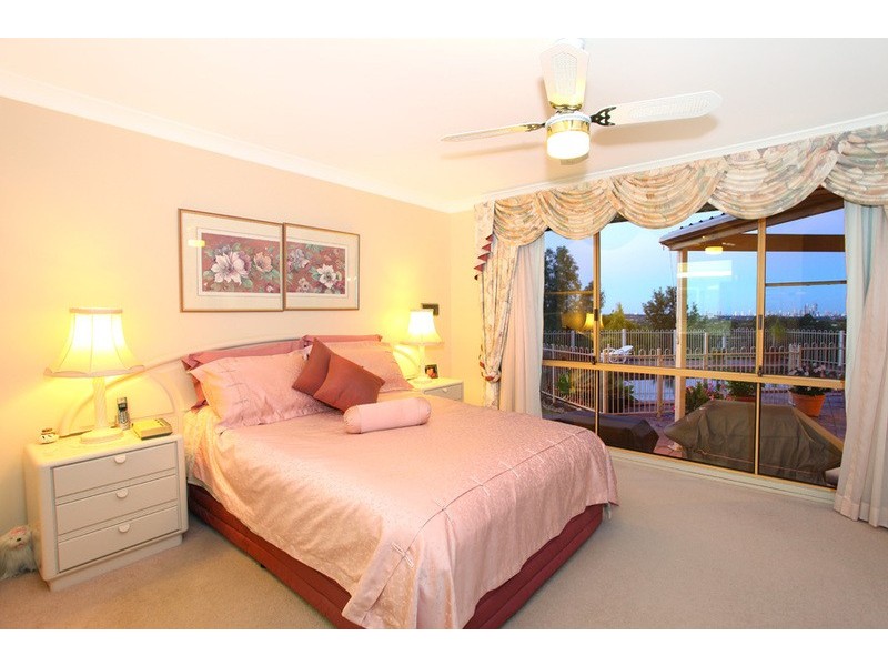 4 Nairn Court, Highland Park QLD 4211