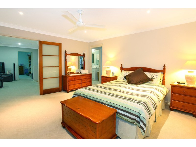 4 Nairn Court, Highland Park QLD 4211