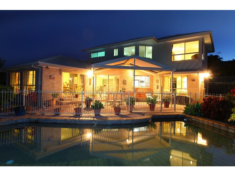 4 Nairn Court, Highland Park QLD 4211