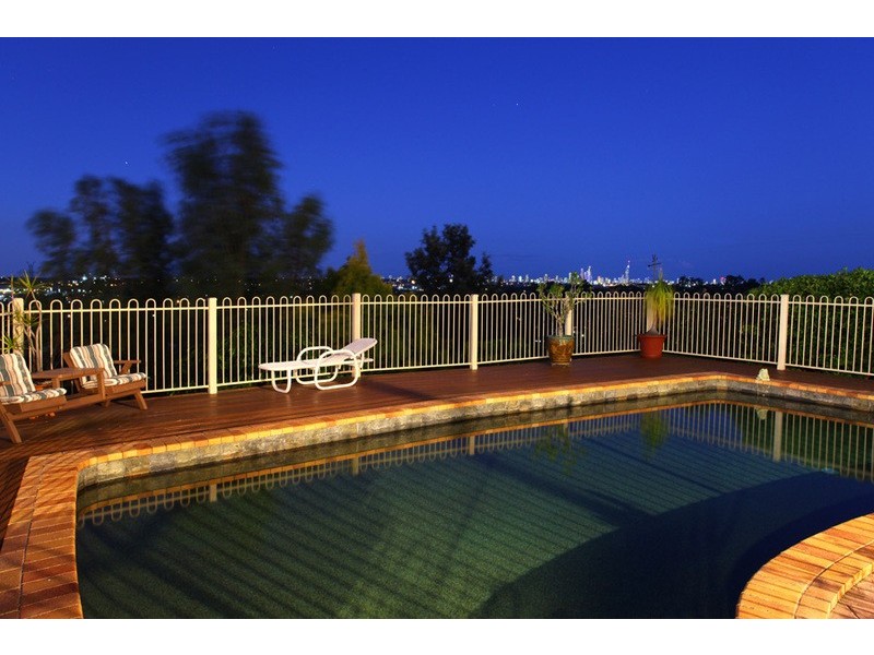 4 Nairn Court, Highland Park QLD 4211