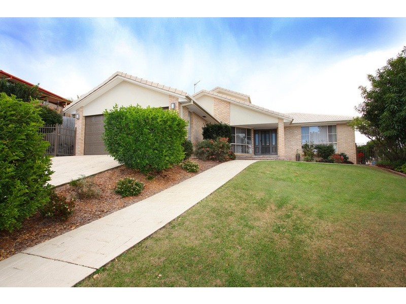 4 Nairn Court, Highland Park QLD 4211