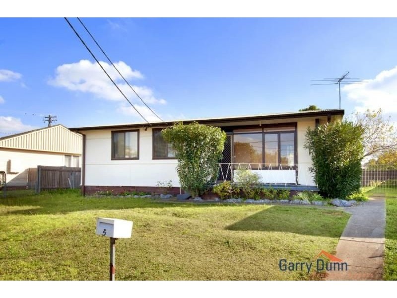 5 Compton Avenue, Lurnea NSW 2170
