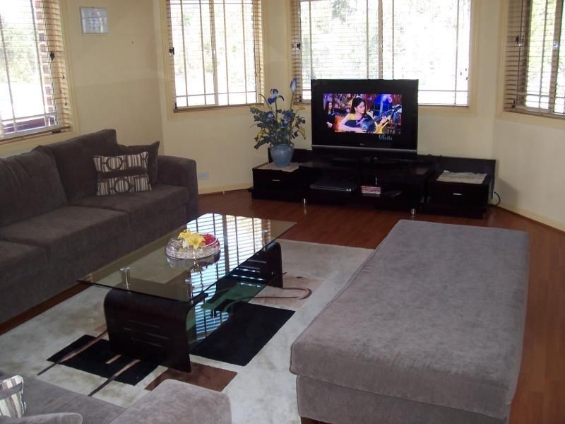 8 Colo Court, Wattle Grove NSW 2173