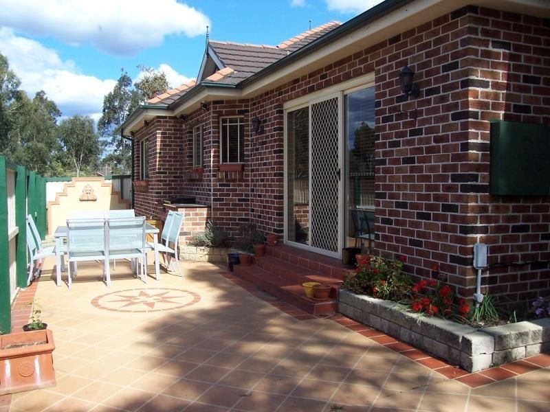 8 Colo Court, Wattle Grove NSW 2173