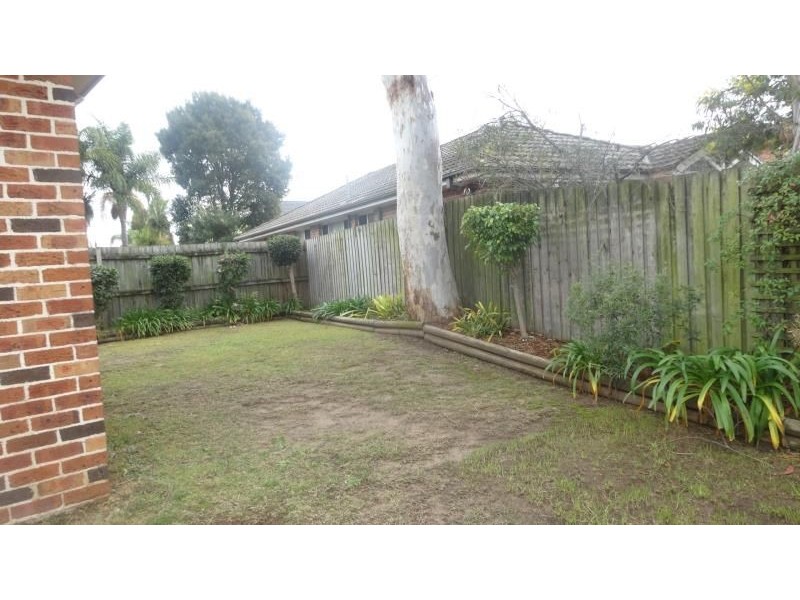 8 Colo Court, Wattle Grove NSW 2173