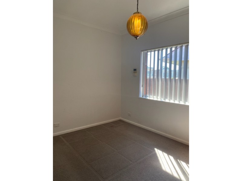 10 Rowe Avenue, Lurnea NSW 2170