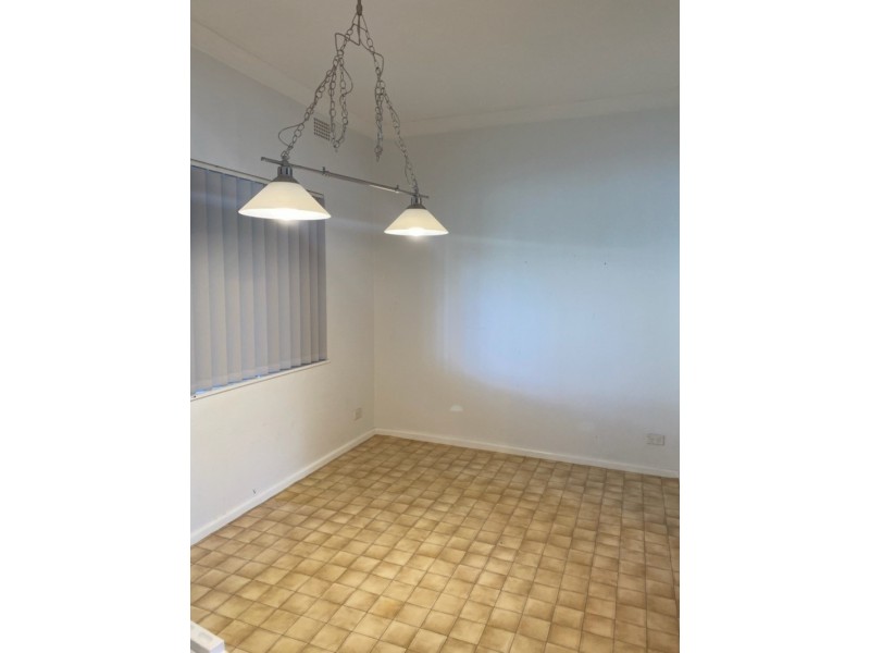 10 Rowe Avenue, Lurnea NSW 2170