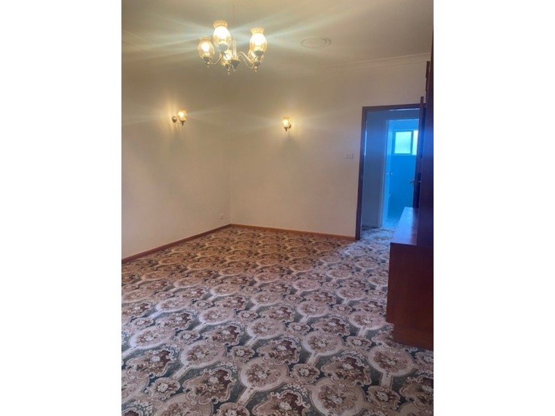 10 Rowe Avenue, Lurnea NSW 2170