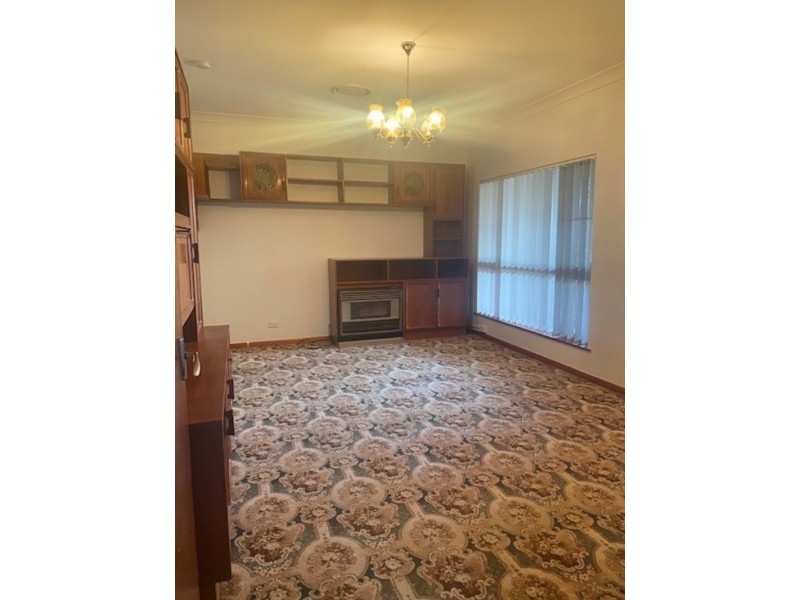 10 Rowe Avenue, Lurnea NSW 2170