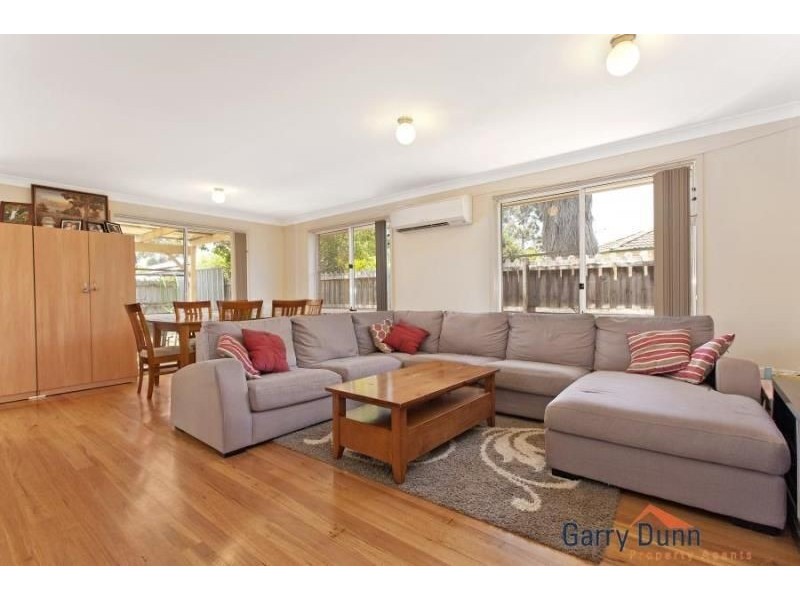 15 Castle Rock Court, Wattle Grove NSW 2173